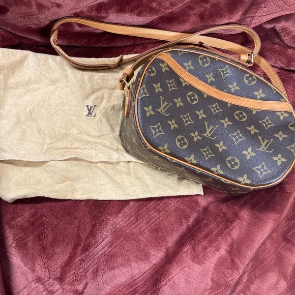 Louis Vuitton Blois Crossbody - Picture 1 of 13
